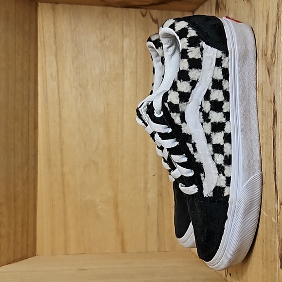 Vans Unisex Old Skool Sherpa Sneakers in Black/Checkerboard - Picture 5 of 9